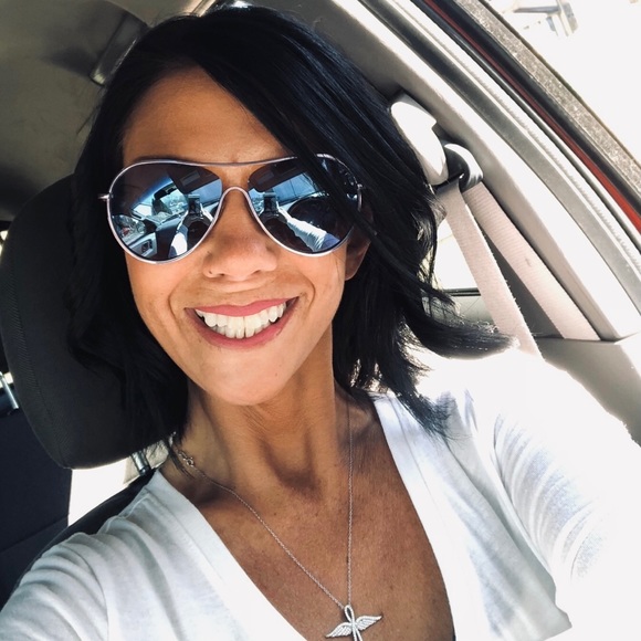 Meet your Posher, Kim - Picture 2 of 5